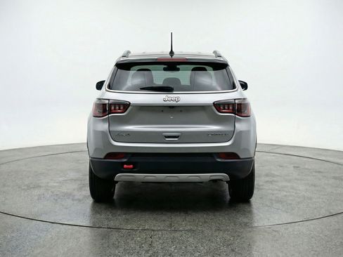 Used 2025 Jeep Compass Trailhawk AWD/4WD image 7