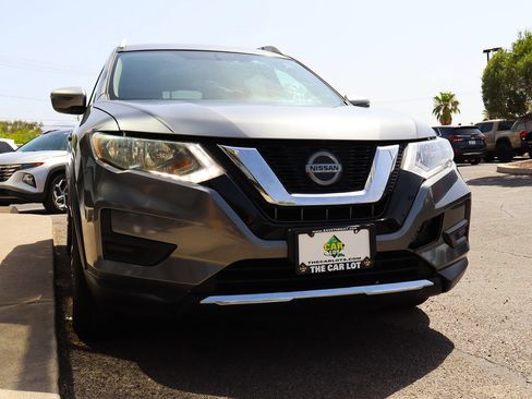 Used 2018 Nissan Rogue SV AWD/4WD image 18