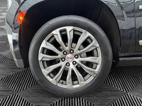 Used 2022 GMC Yukon Denali w/ Denali Premium Package image 9