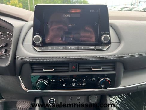 Used 2023 Nissan Rogue S AWD/4WD image 11