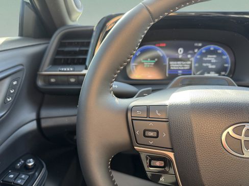 Used 2026 Toyota Crown Platinum image 22