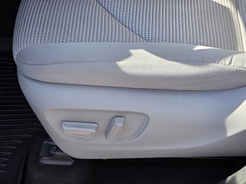 Used 2023 Toyota Highlander LE image 14