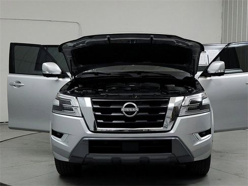 Used 2021 Nissan Armada SL w/ Captain's Chairs Package image 10