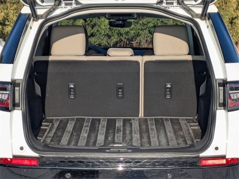 Used 2025 Land Rover Discovery Sport S image 16