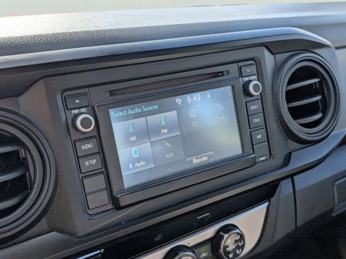 Used 2018 Toyota Tacoma SR image 33