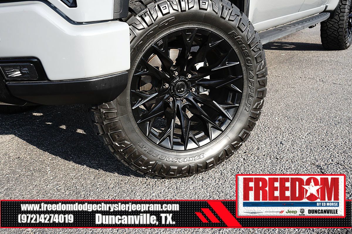 Used 2024 GMC Sierra 1500 AT4 w/ Technology Package AWD/4WD image 9