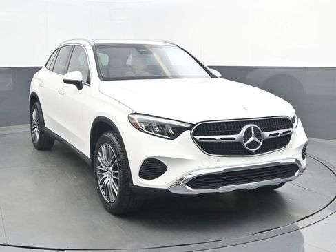 Used 2024 Mercedes-Benz GLC 300 4MATIC image 1