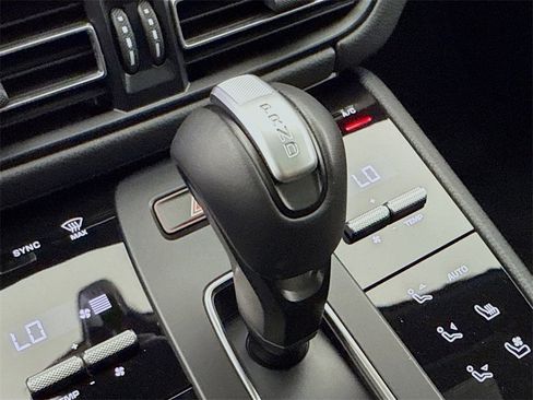 Certified 2025 Porsche Macan image 21