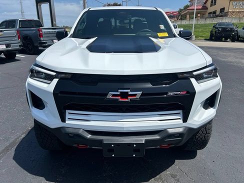 Used 2025 Chevrolet Colorado ZR2 w/ Technology Package AWD/4WD image 2