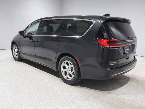 Used 2024 Chrysler Pacifica Limited FWD image 4
