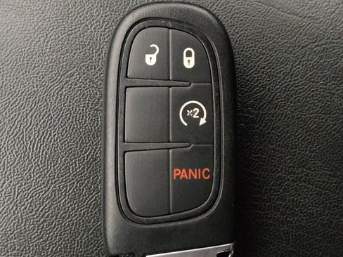 Used 2019 Jeep Cherokee Trailhawk w/ Cold Weather Group AWD/4WD image 32
