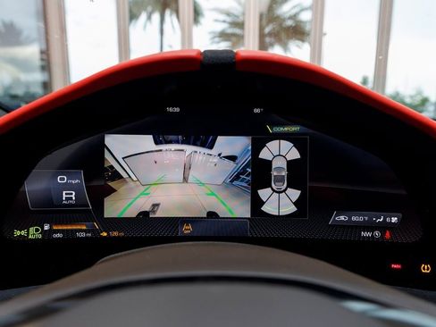 Used 2024 Ferrari Roma Spider image 33