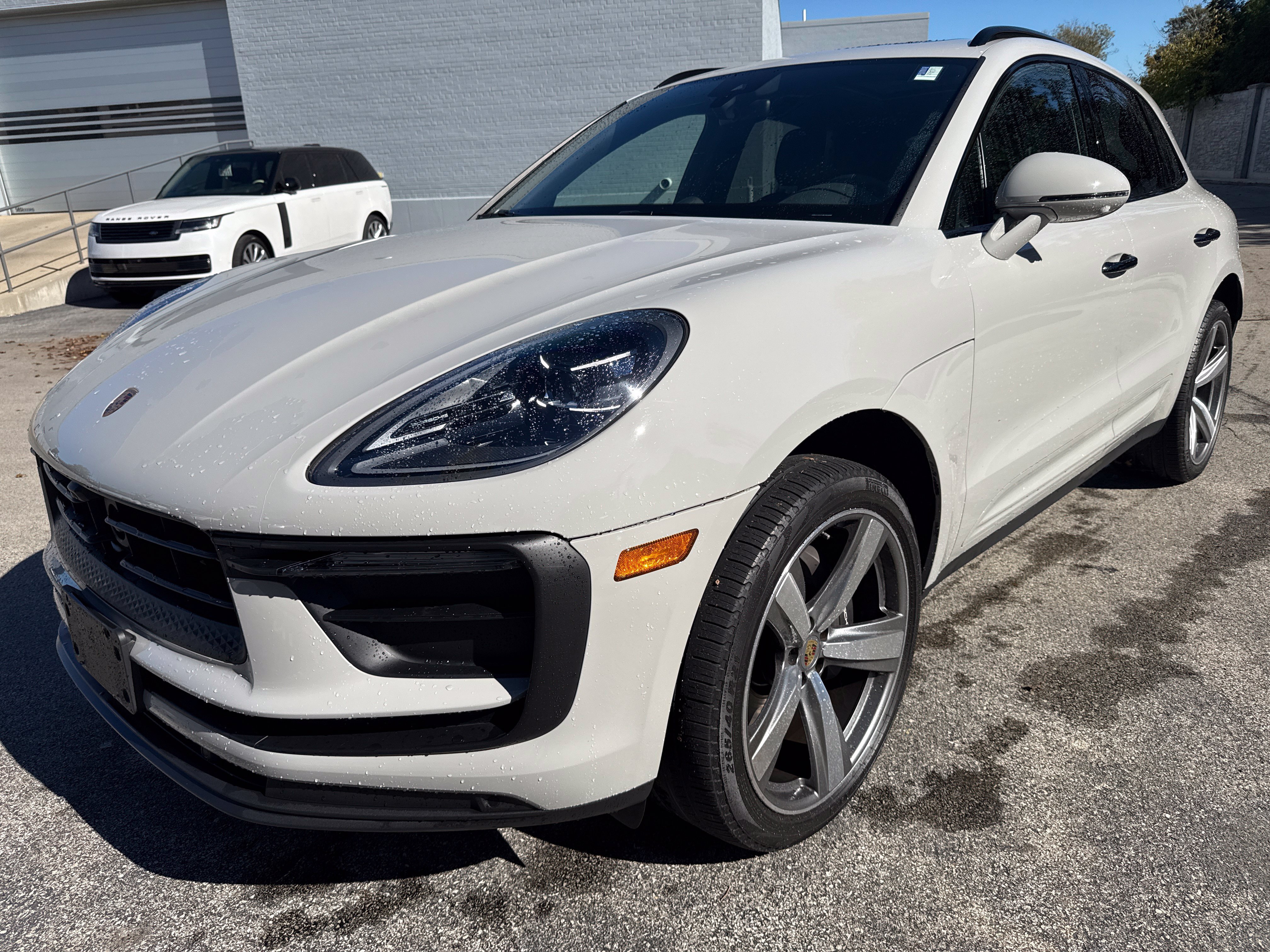 Used 2024 Porsche Macan AWD/4WD image 1
