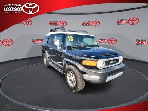 Used 2013 Toyota FJ Cruiser 4WD w/ Upgrade Pkg image 2