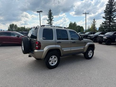 Used 2006 Jeep Liberty Limited w/ Trailer Tow Group AWD/4WD image 9