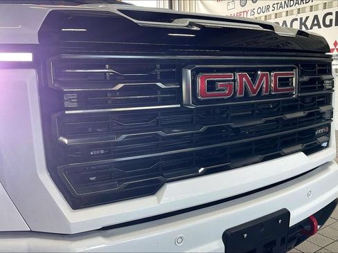 Used 2025 GMC Sierra 2500 AT4 w/ AT4 Premium Plus Package AWD/4WD image 25