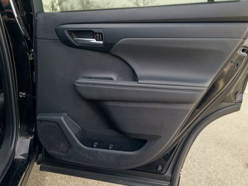 Used 2023 Toyota Highlander XLE image 26