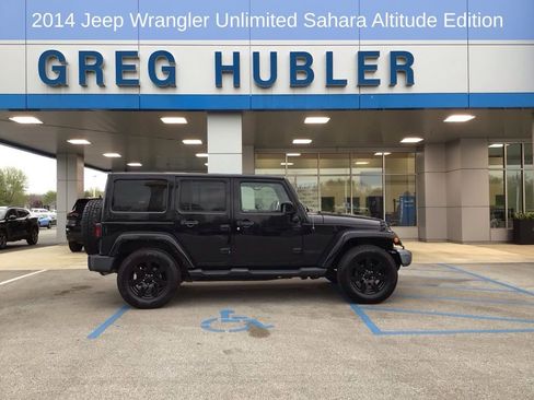 Used 2014 Jeep Wrangler Unlimited Sahara AWD/4WD image 2