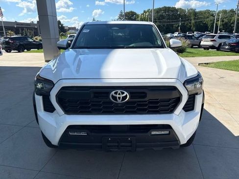 Used 2024 Toyota Tacoma TRD Off-Road w/ TRD Off Road Premium Package AWD/4WD image 2