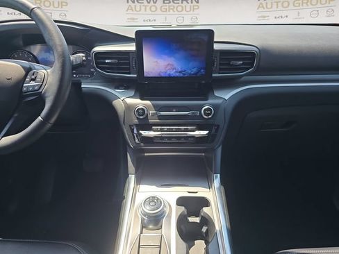 Used 2020 Ford Explorer XLT w/ Equipment Group 202A AWD/4WD image 11