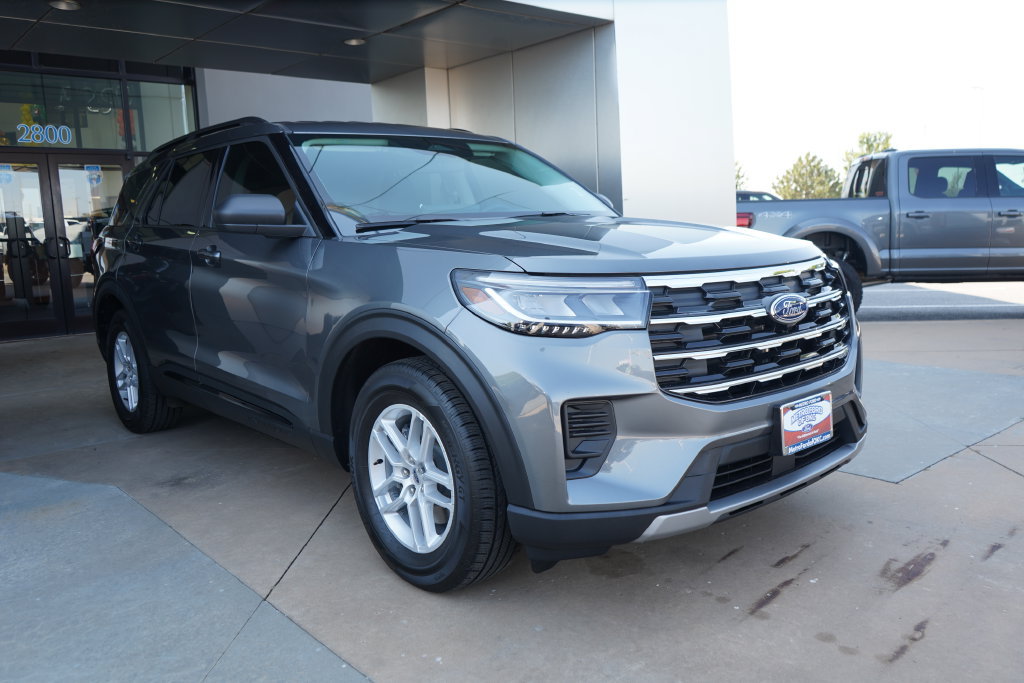 New 2026 Ford Explorer Active RWD image 3