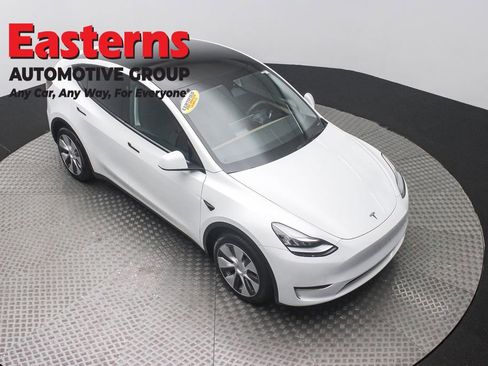 Used 2023 Tesla Model Y Long Range image 3