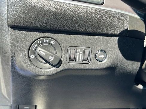 Used 2022 Dodge Challenger R/T RWD image 17