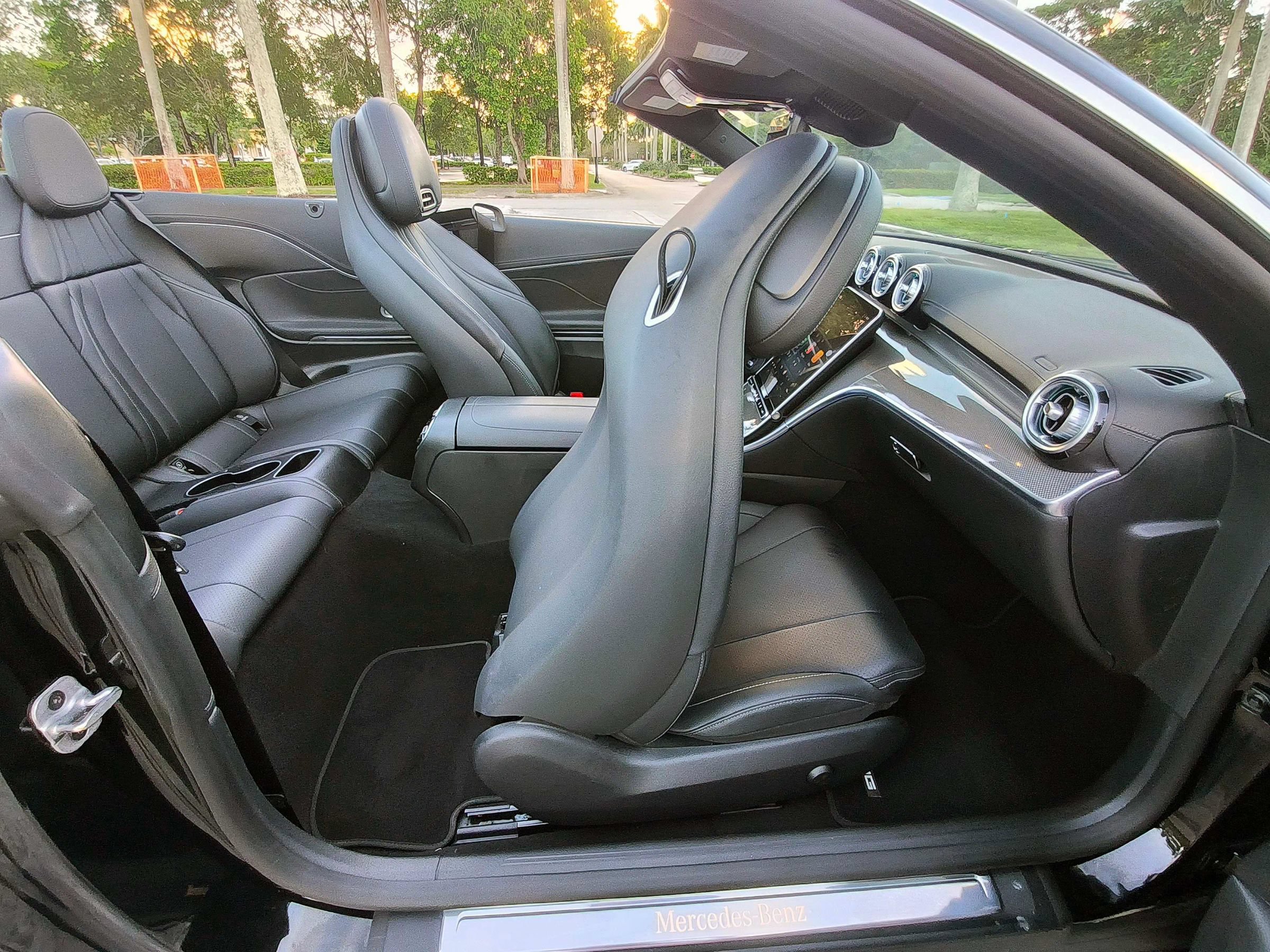 Used 2025 Mercedes-Benz CLE 300 4MATIC Cabriolet image 28