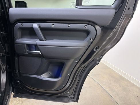 Used 2025 Land Rover Defender 110 S image 26