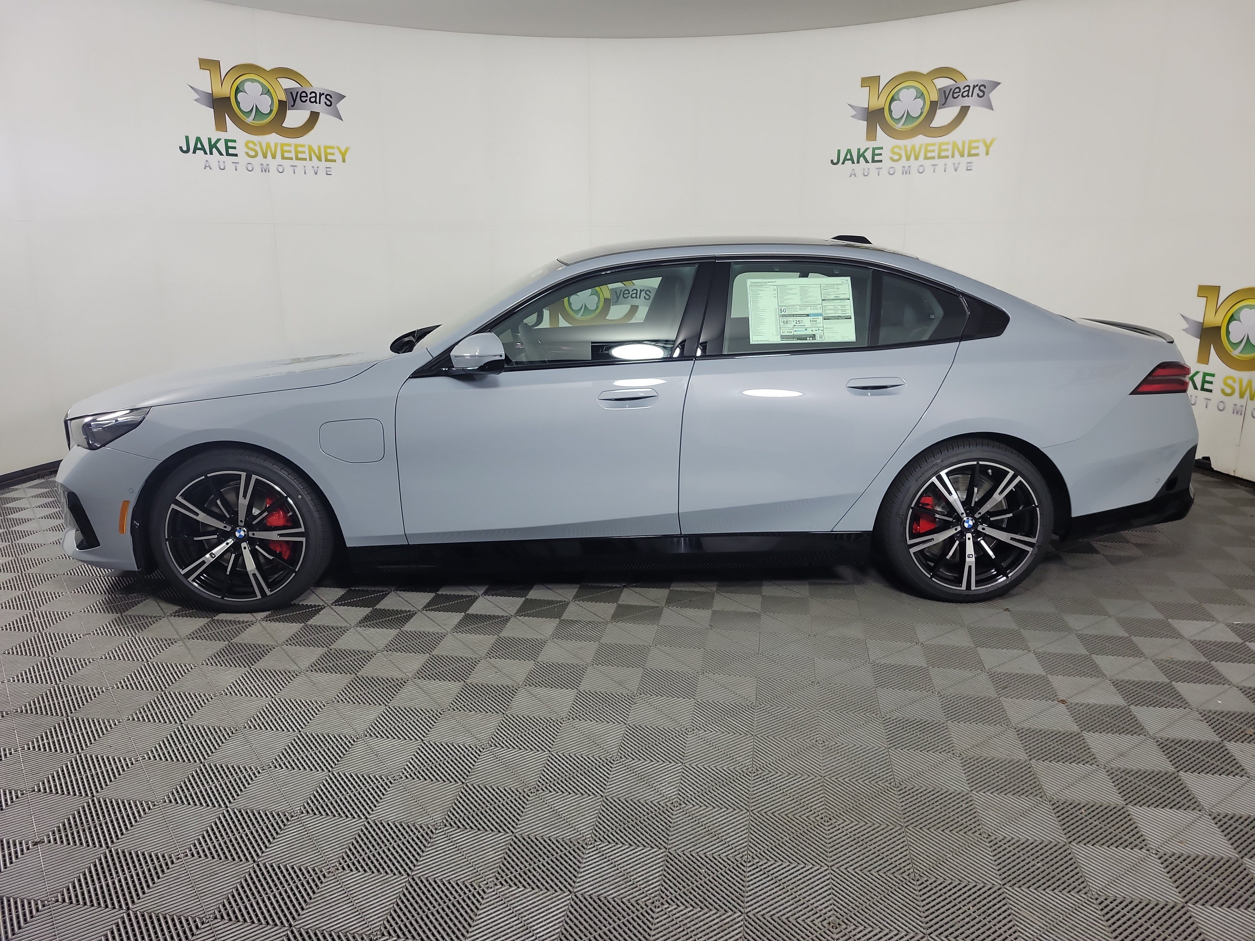 New 2027 BMW 550e xDrive AWD/4WD image 4