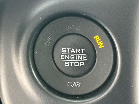 Used 2023 Jeep Gladiator Mojave w/ Cold Weather Group image 36