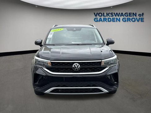 Used 2024 Volkswagen Taos SE FWD image 3