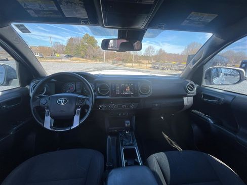 Used 2019 Toyota Tacoma TRD Sport AWD/4WD image 22