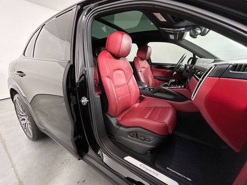 Used 2023 Porsche Cayenne AWD/4WD image 23