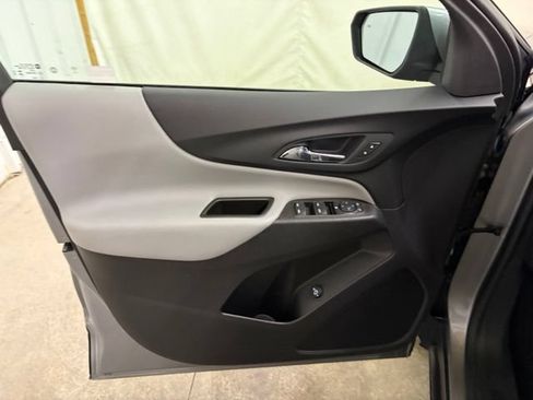 Used 2024 Chevrolet Equinox LT FWD image 31
