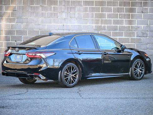 Used 2023 Toyota Camry SE image 3