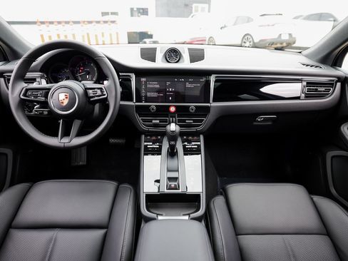 Certified 2026 Porsche Macan AWD/4WD image 24