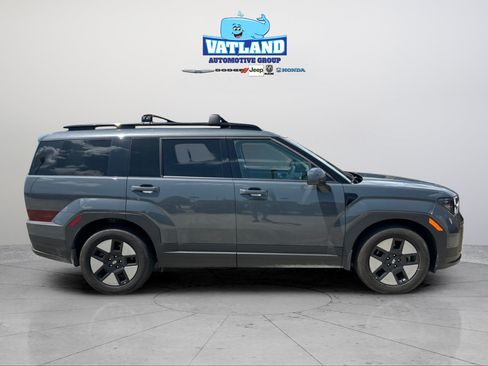 Used 2025 Hyundai Santa Fe SEL FWD image 6