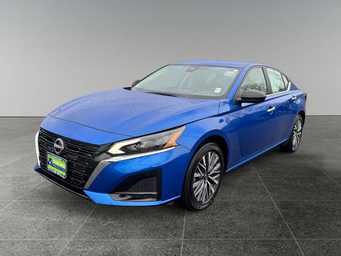 Used 2025 Nissan Altima 2.5 SV image 3