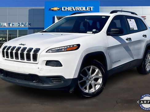 Used 2016 Jeep Cherokee Sport image 4