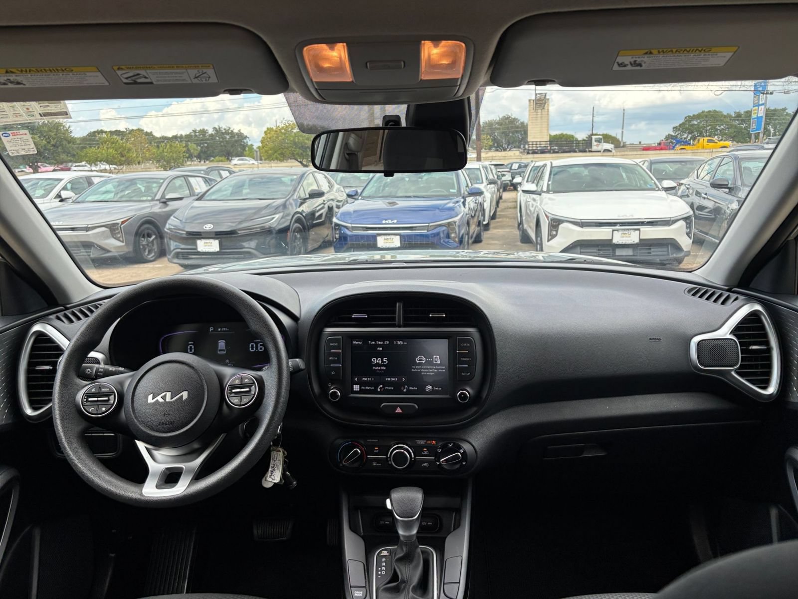 Used 2025 Kia Soul LX w/ LX Technology Package FWD image 30