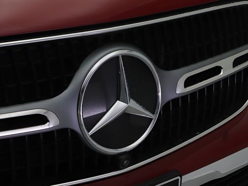 Used 2025 Mercedes-Benz GLC 350e 4MATIC image 26