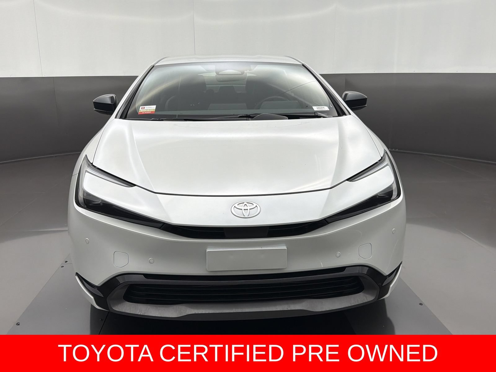 Certified 2025 Toyota Prius XLE FWD image 2