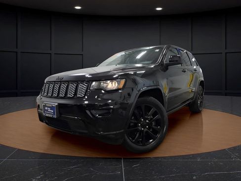 Used 2020 Jeep Grand Cherokee Altitude AWD/4WD image 3
