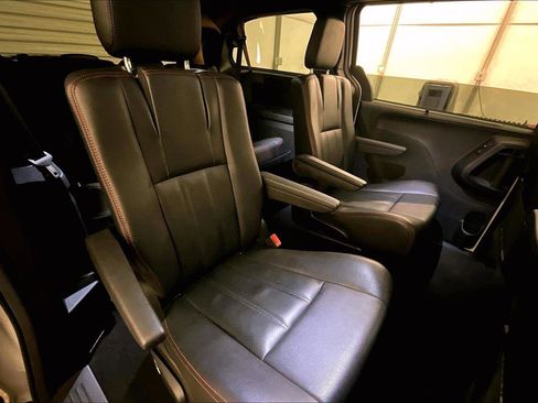 Used 2019 Dodge Grand Caravan GT image 26