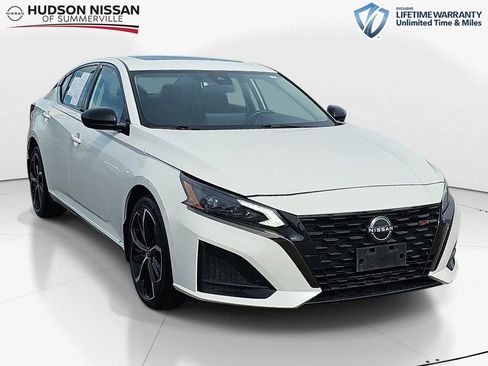 Used 2023 Nissan Altima 2.5 SR w/ SR Premium Package AWD/4WD image 1