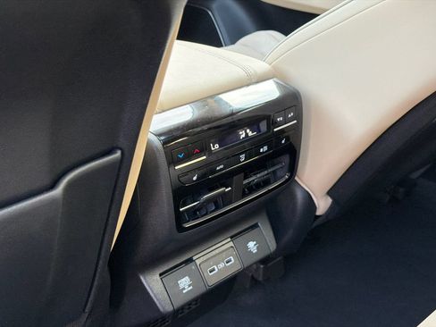 Used 2023 Acura MDX SH-AWD w/ Advance Package image 19