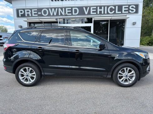 Used 2018 Ford Escape SE w/ SE Sync 3 Package FWD image 2