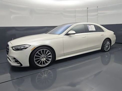Used 2023 Mercedes-Benz S 580 4MATIC Sedan w/ AMG Line image 3