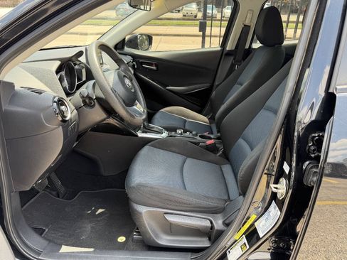 Used 2017 Toyota Yaris iA FWD image 9